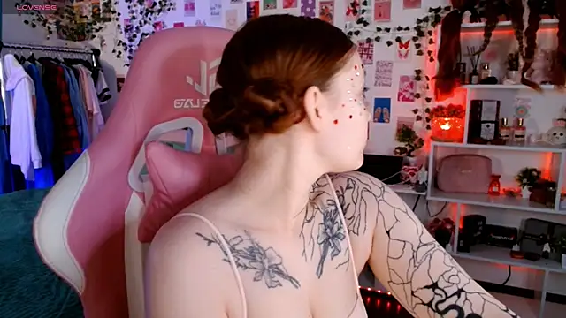 Ayla Hicks online show from November 20, 7:02 pm