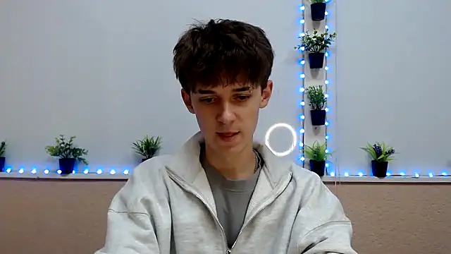 Snapshot of Hoot_Dude_ chatting on November 17, 2:34 pm Hoot Dude online show from November 17, 2:34 pm