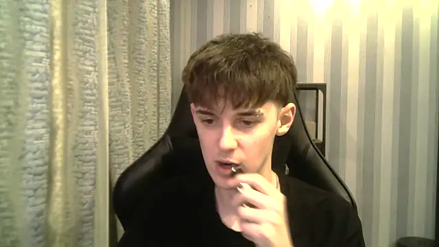 Snapshot of Hoot_Dude_ chatting on December 16, 5:40 pm Hoot Dude online show from December 16, 5:40 pm