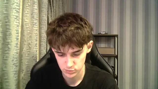 Snapshot of Hoot_Dude_ chatting on December 17, 2:34 pm Hoot Dude online show from December 17, 2:34 pm