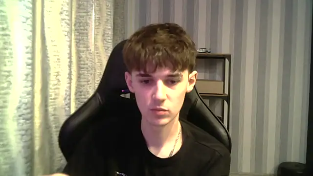 Snapshot of Hoot_Dude_ chatting on December 18, 12:22 pm Hoot Dude online show from December 18, 12:22 pm