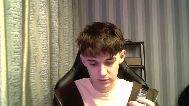 Hoot Dude  online show from December 19, 12:56 pm