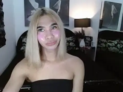 Snapshot of julietdelaveigne chatting on October 15, 11:21 am julietdelaveigne online show from October 15, 11:21 am