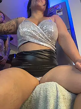 liz and thiago online show from May 4, 9:00 pm