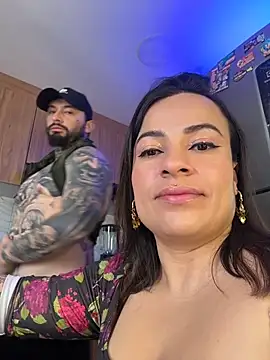 Snapshot of liz_and_thiago chatting on July 10, 6:43 pm liz and thiago online show from July 10, 6:43 pm