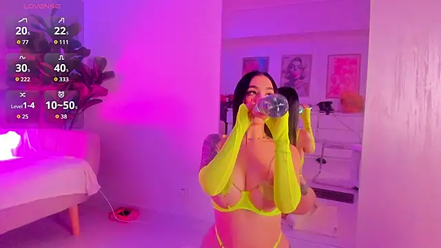 TiaBelle online show from November 9, 6:17 pm