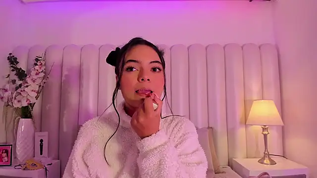 AriaBelles online show from November 11, 10:15 am