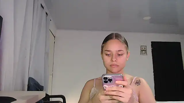 LittleCheerry69 online show from March 4, 7:31 pm