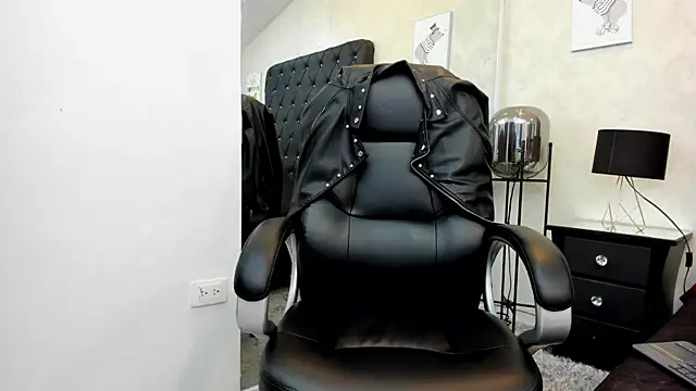 Snapshot of alana_johnson_0 chatting on May 21, 12:12 pm alana johnson 0 online show from May 21, 12:12 pm