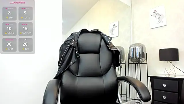 Snapshot of alana_johnson_0 chatting on June 6, 12:43 pm alana johnson 0 online show from June 6, 12:43 pm