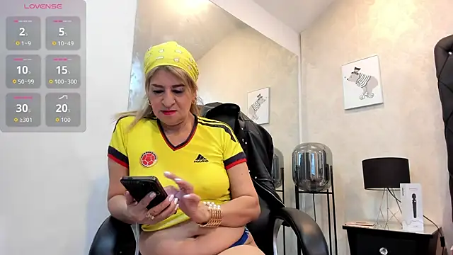 Snapshot of alana_johnson_0 chatting on July 3, 12:55 pm alana johnson 0 online show from July 3, 12:55 pm