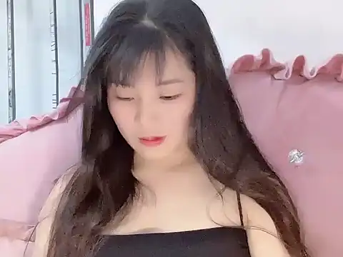Snapshot of Lie_liee chatting on June 10, 1:32 pm Lie liee online show from June 10, 1:32 pm