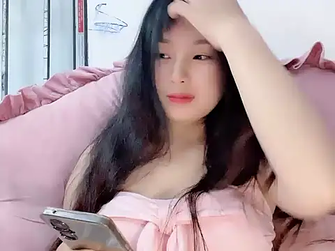 Snapshot of Lie_liee chatting on June 24, 1:32 pm Lie liee online show from June 24, 1:32 pm