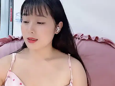 Snapshot of Lie_liee chatting on June 26, 2:10 pm Lie liee online show from June 26, 2:10 pm
