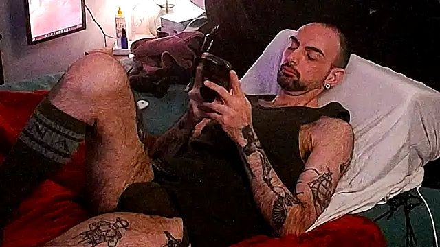 Snapshot of hungbot chatting on December 16, 5:56 am hungbot online show from December 16, 5:56 am