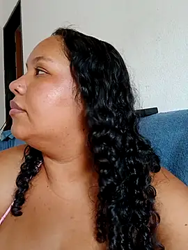 Snapshot of EggedGrowth chatting on November 17, 2:23 pm EggedGrowth online show from November 17, 2:23 pm