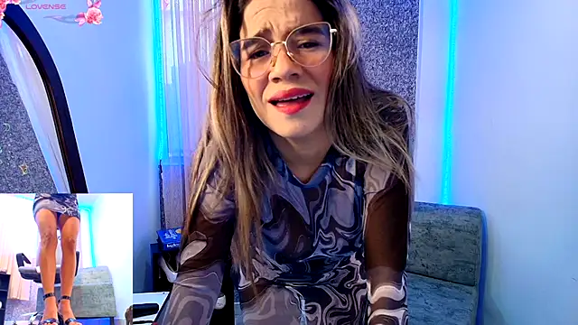 Sally Ricci online show from November 28, 3:25 pm