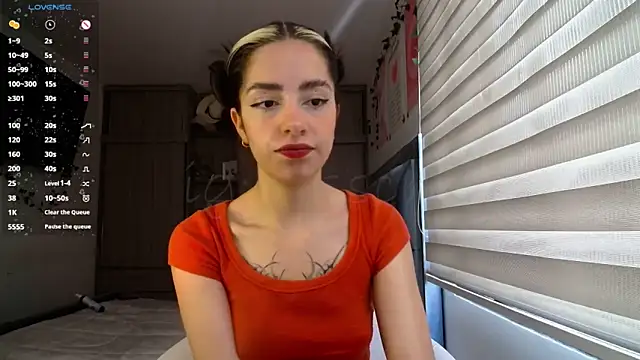 Snapshot of Kittyross chatting on May 24, 5:40 pm Kittyross online show from May 24, 5:40 pm