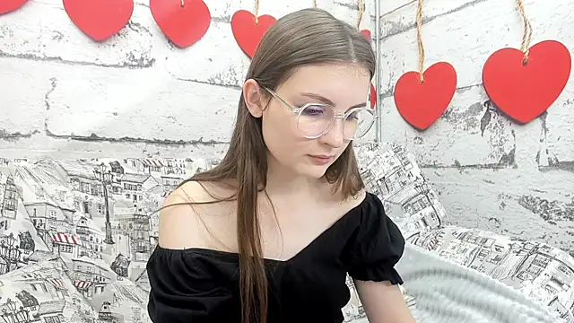 Snapshot of Shyly_Lisa chatting on October 18, 2:03 am Shyly Lisa online show from October 18, 2:03 am