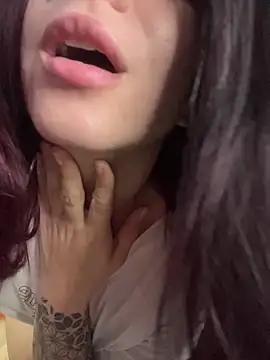 Snapshot of came_lia1 chatting on November 25, 2:44 am came lia1 online show from November 25, 2:44 am