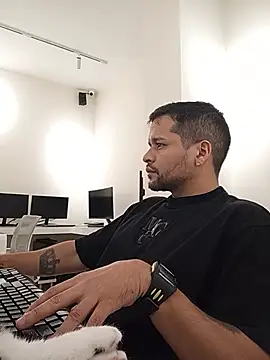 LucasGaeel online show from July 3, 9:59 am