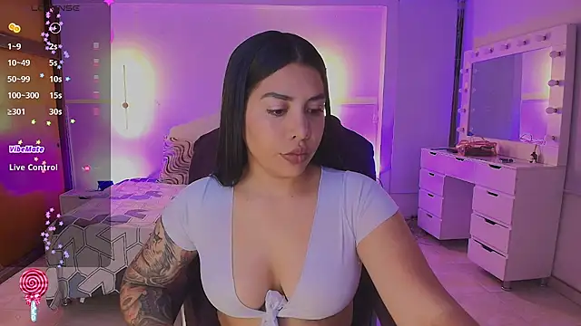 Snapshot of kloe28 chatting on June 2, 3:30 am kloe28 online show from June 2, 3:30 am