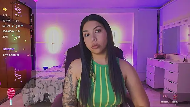 Snapshot of kloe28 chatting on June 3, 3:42 am kloe28 online show from June 3, 3:42 am