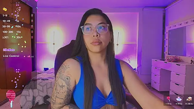Snapshot of kloe28 chatting on June 4, 3:34 am kloe28 online show from June 4, 3:34 am