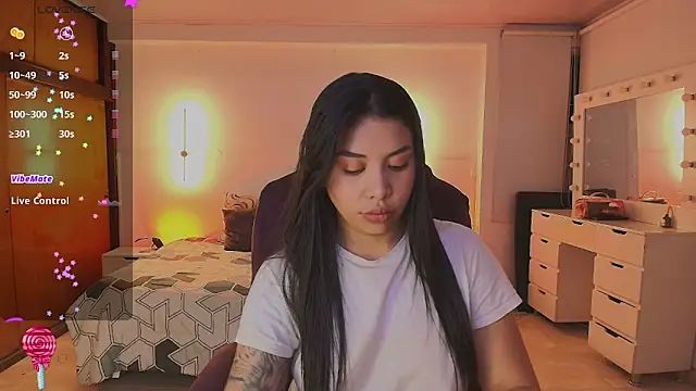 Snapshot of kloe28 chatting on June 15, 3:42 am kloe28 online show from June 15, 3:42 am