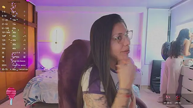 Snapshot of kloe28 chatting on July 22, 3:53 am kloe28 online show from July 22, 3:53 am