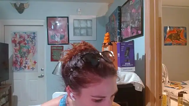 Snapshot of MeliSpice chatting on October 1, 9:32 pm MeliSpice online show from October 1, 9:32 pm