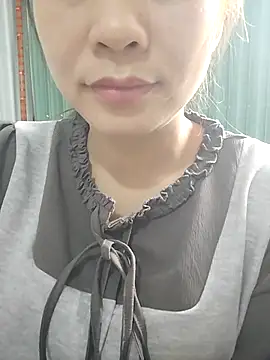 Snapshot of Girl_Shy2000 chatting on November 10, 2:32 am Girl Shy2000 online show from November 10, 2:32 am