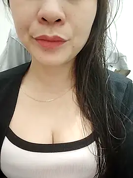 Snapshot of Girl_Shy2000 chatting on November 12, 11:54 am Girl Shy2000 online show from November 12, 11:54 am