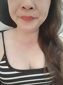 Snapshot of Girl_Shy2000 chatting on June 4, 4:40 am Girl Shy2000 online show from June 4, 4:40 am