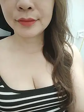 Snapshot of Girl_Shy2000 chatting on June 12, 3:33 pm Girl Shy2000 online show from June 12, 3:33 pm