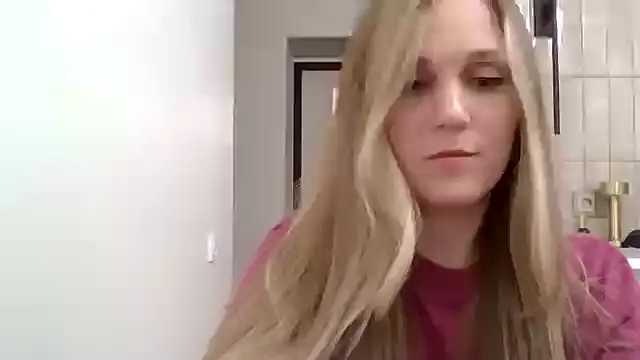 Snapshot of Kyrelinn chatting on October 29, 4:31 pm Kyrelinn online show from October 29, 4:31 pm