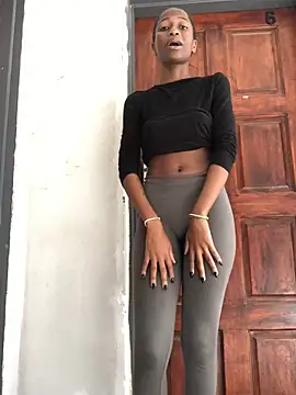 Caramel102004 online show from May 20, 11:38 am