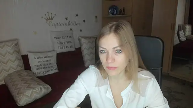 Tiffany Bates online show from October 3, 3:25 am