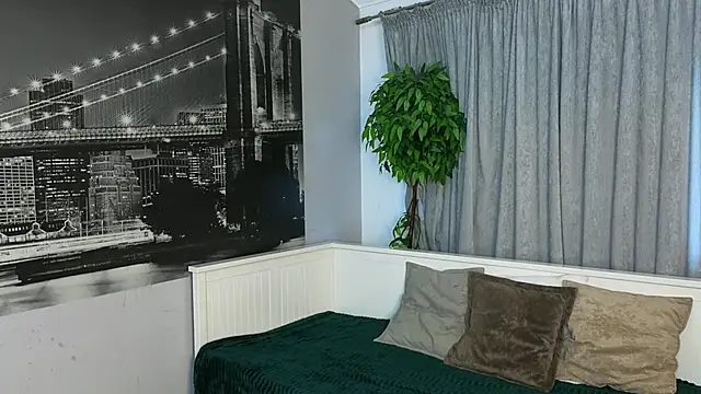 MilaYumi online show from November 13, 7:07 am