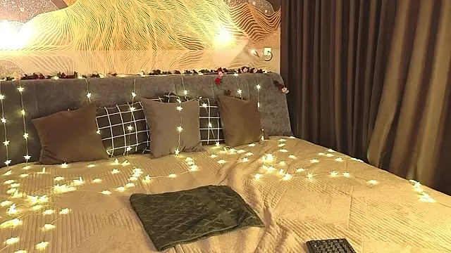 MilaYumi online show from March 10, 9:47 am