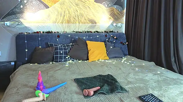 MilaYumi online show from March 15, 9:59 am