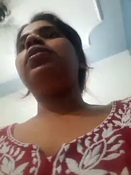 Snapshot of Minakshi_677 chatting on October 3, 6:32 am Minakshi 677 online show from October 3, 6:32 am