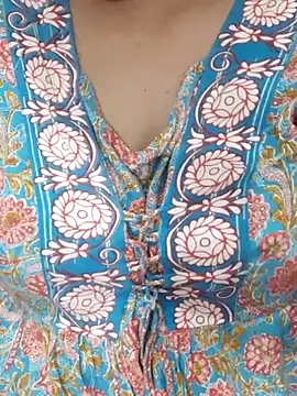 Snapshot of Minakshi_677 chatting on October 6, 3:04 am Minakshi 677 online show from October 6, 3:04 am