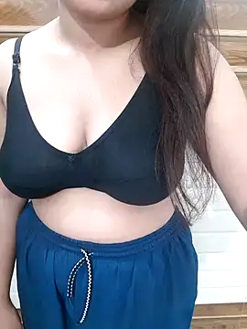 Snapshot of Minakshi_677 chatting on November 18, 5:23 am Minakshi 677 online show from November 18, 5:23 am