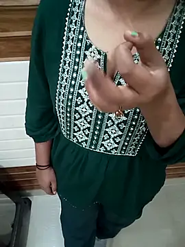 Snapshot of Minakshi_677 chatting on December 16, 8:03 pm Minakshi 677 online show from December 16, 8:03 pm