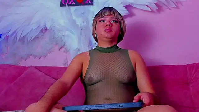 Snapshot of Tiffany_deluxe chatting on December 5, 1:09 pm Tiffany deluxe online show from December 5, 1:09 pm