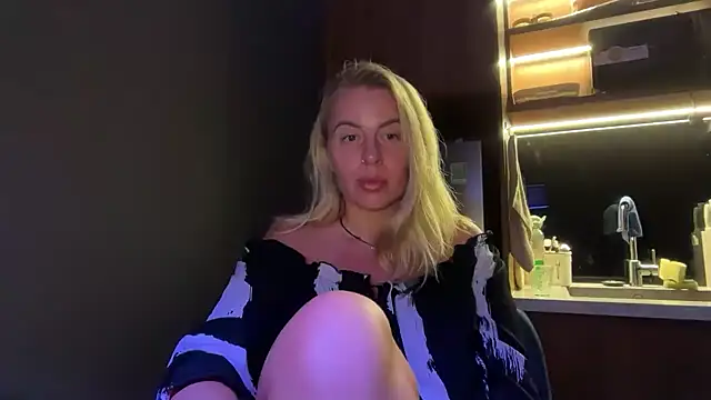 Miravynn online show from February 25, 5:00 pm