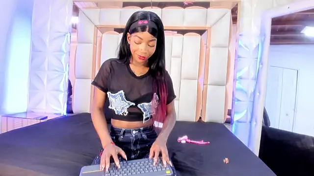 Sarah Adamss online show from May 3, 12:44 pm