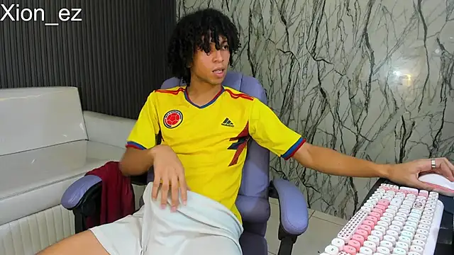 Snapshot of xion_ez chatting on June 24, 8:19 pm xion ez online show from June 24, 8:19 pm