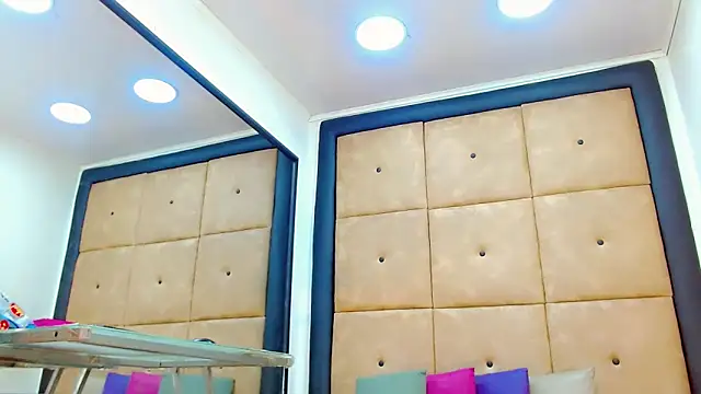 Snapshot of katherine_x1 chatting on December 14, 9:52 pm katherine x1 online show from December 14, 9:52 pm